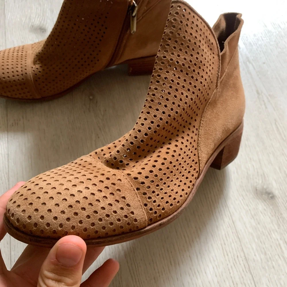 Sam Edelman Womens Cognac Brown Suede Perforated Ankle Booties Block Heel Size 8